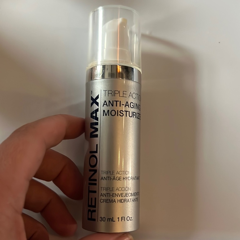Retinol max triple action anti aging moisturizer